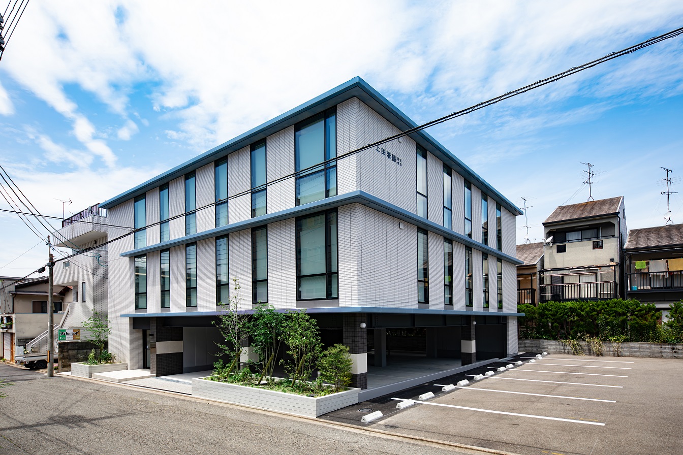 上田清掃 株式会社　本社ビル